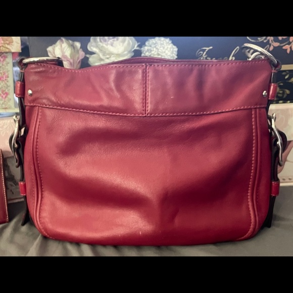Coach leather RED hobo well loved - Picture 2 of 7